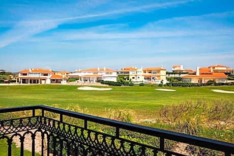 One-Bedroom Junior King Suite with Garden View