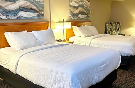 Suite - 4 Queen Beds, Non-Smoking, Bi Level, Microwave And Refrigerator, High Speed Internet Access,