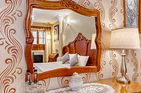 Room deluxe king bed