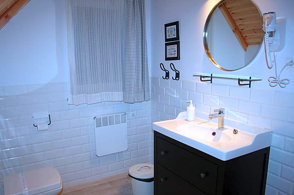 Domki Kaszuby - jezioro las i zoo w Szarlocie