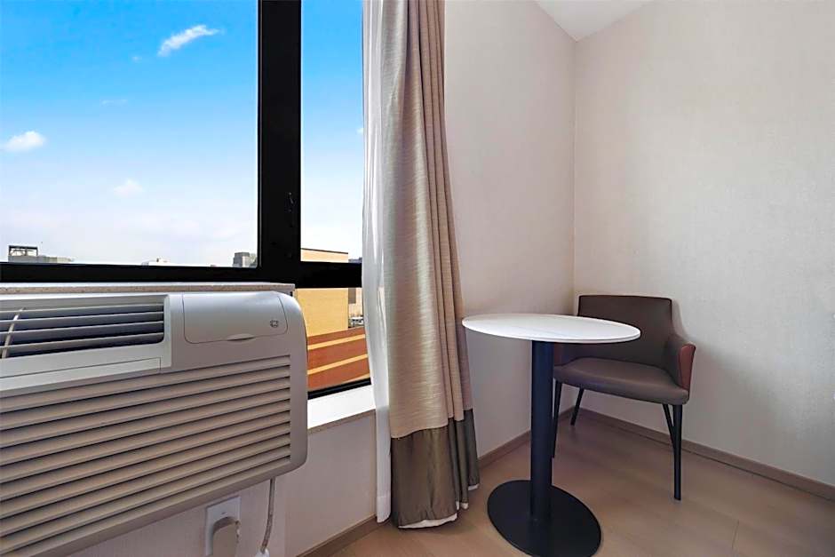 Ramada by Wyndham Flushing Queens