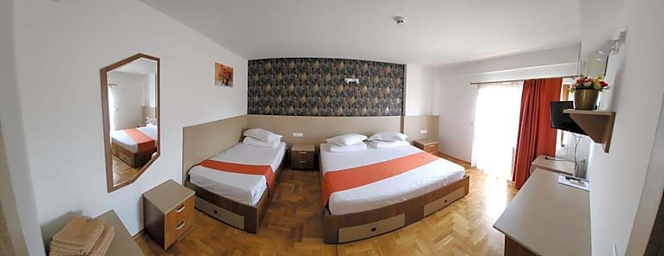 Photo 1 sur 5 de Triple Room