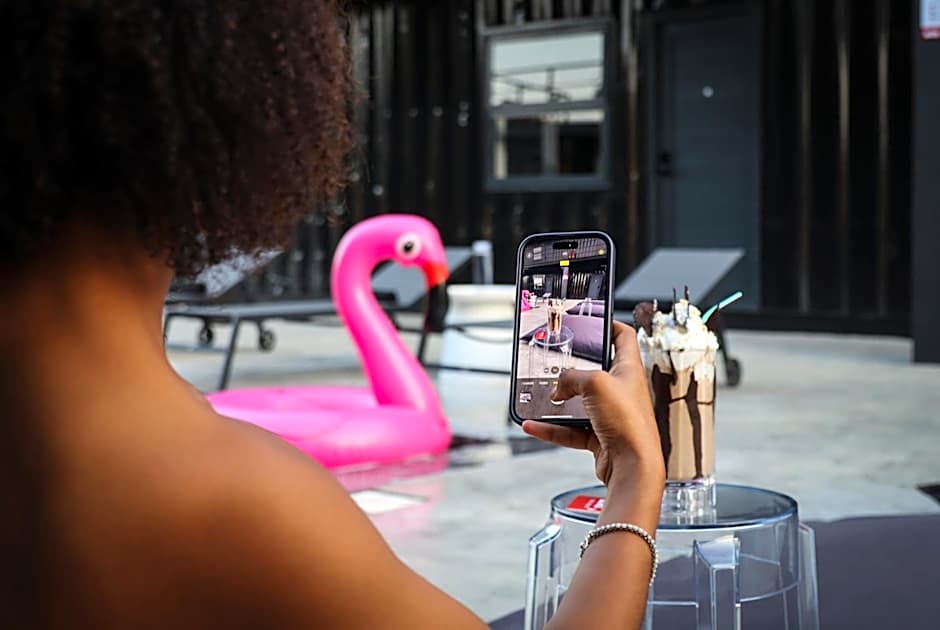 Boxo Diani - Unique Beach Front Container Eco-Hotel