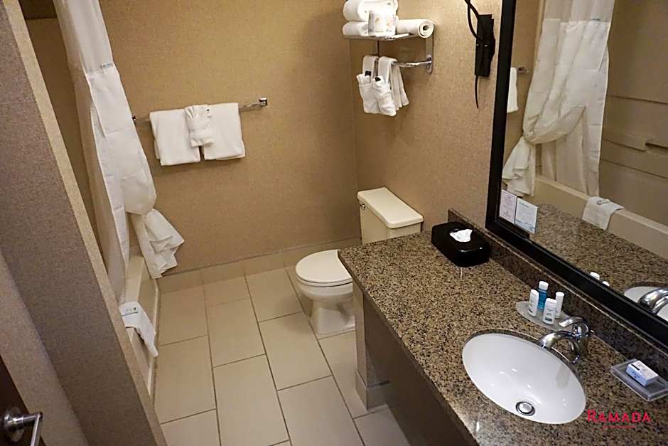 Ramada Hotel & Conference Center by Wyndham Kelowna