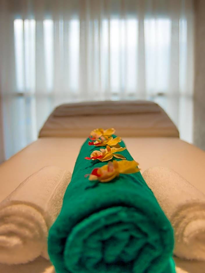 Cloud Hotel & Suites