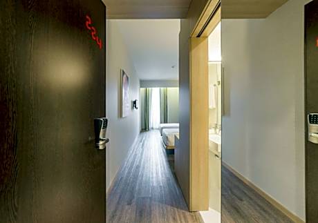 Twin Room with City View