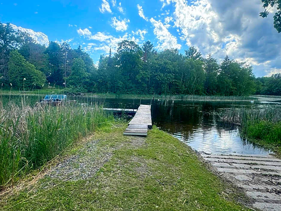 The River Condos Hot Tub Fireplace Family & Pet Friendly River Front 2 to 6 bedroom condos dock