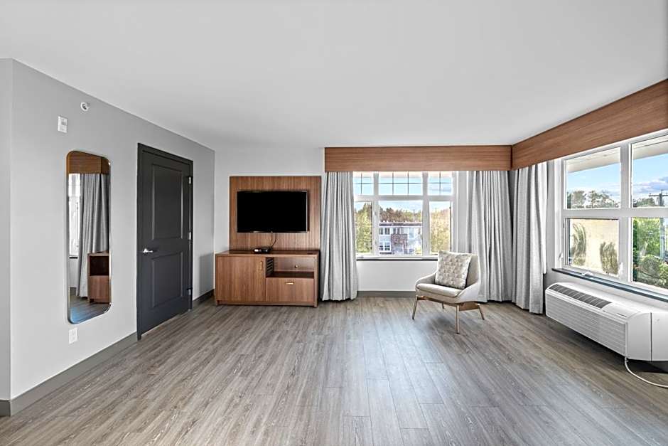 Holiday Inn Hotel & Suites Surrey East - Cloverdale By IHG