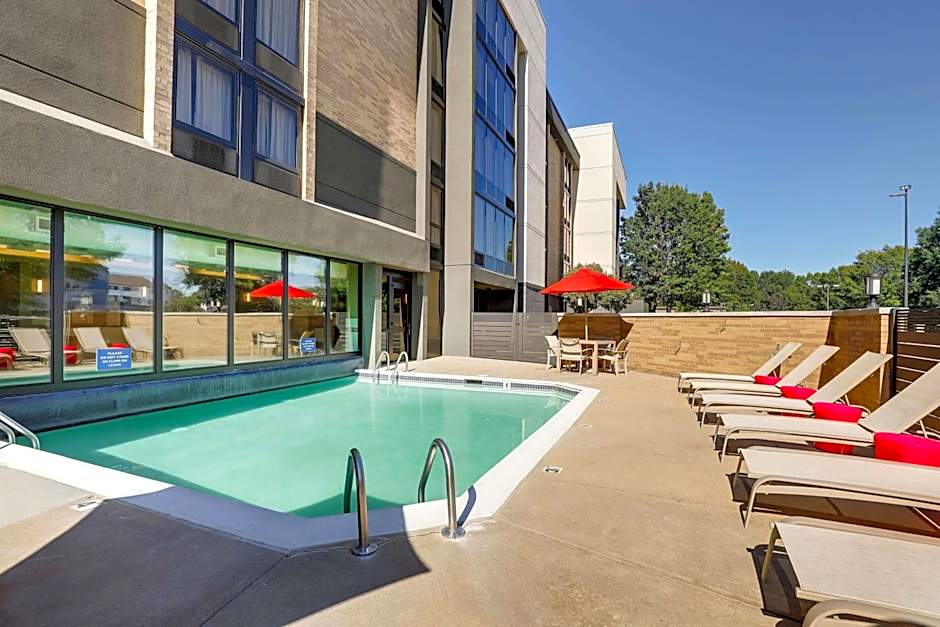 DRURY INN & SUITES CHARLOTTE UNIVERSITY PLACE