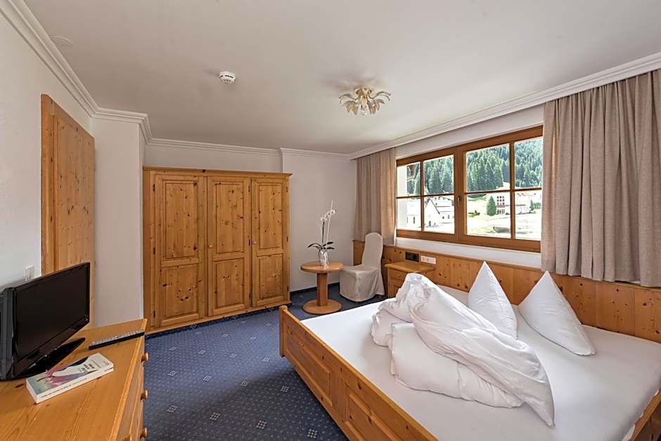 Photo 1 of 2 of Double Room