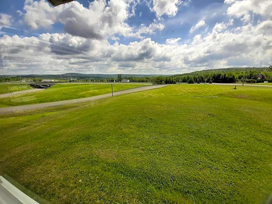 Howard Johnson by Wyndham Woodstock NB