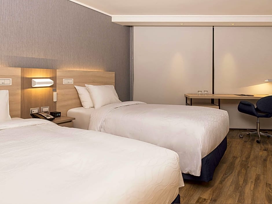 Photo 1 of 9 of Deluxe Premium 2 Twin Beds, City View, Upper Level