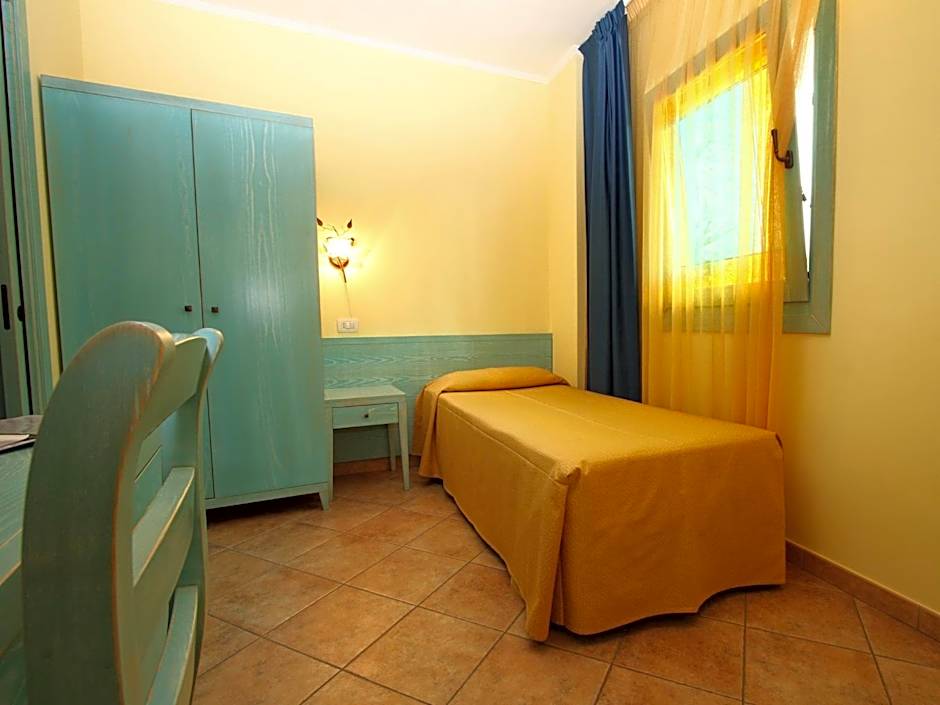 Photo 1 of 15 of Single Room