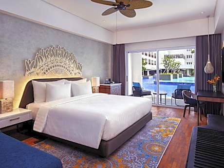 Deluxe King Room with Pool Access