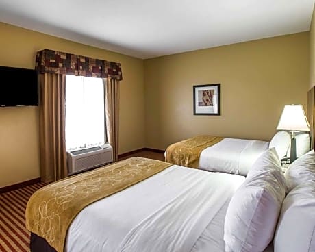 Queen Suite with 2 Queen Beds and Sofa Bed - Non Smoking