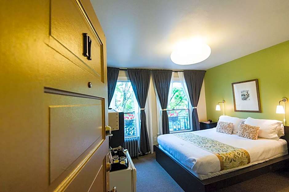 Photo 1 of 7 of Deluxe 1 Queen Bed Suite