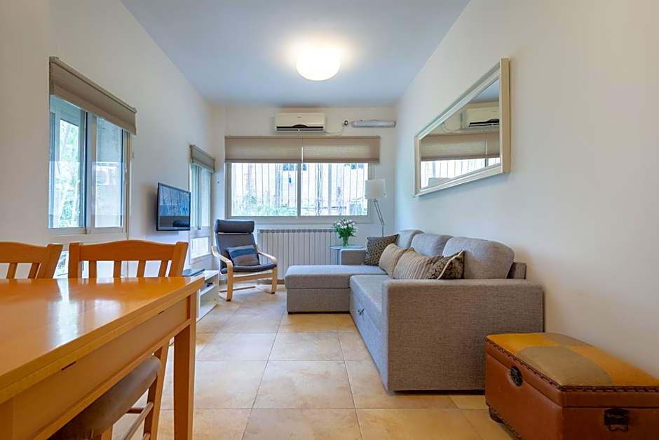 Colony Suites- Hananya St.