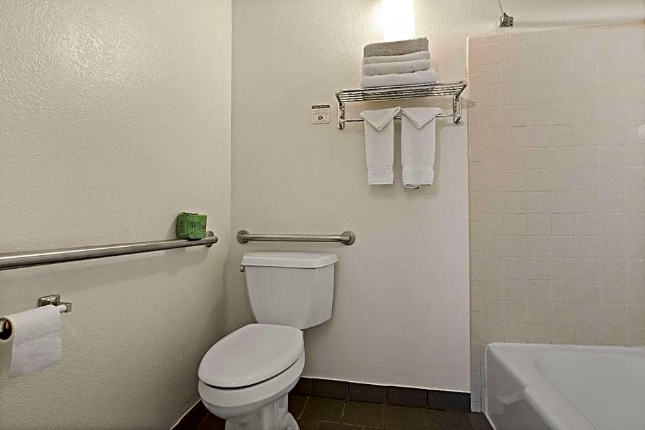 Rodeway Inn McPherson East