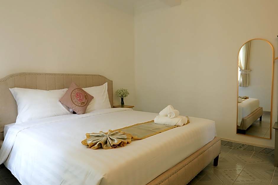 LA VIE EN ROSE HOTEL 2