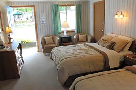 Motel Room with Two Double Beds - Ground Floor