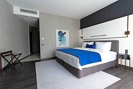 Luxury Twin Room with Balcony