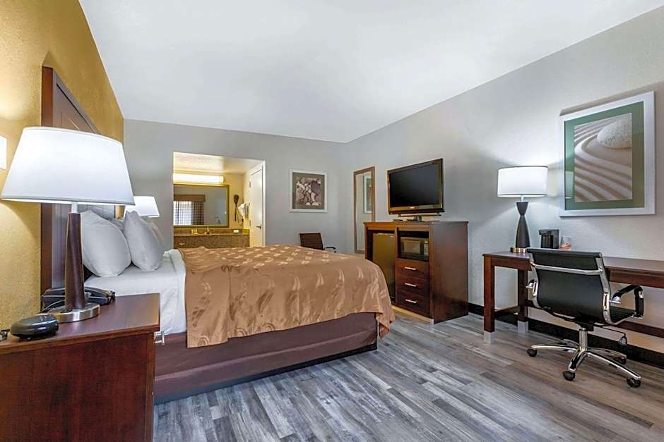 Quality Inn & Suites near Downtown Mesa