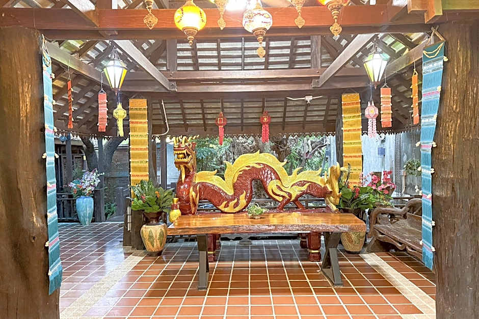 Chiangmai Lanna & Modern Loft Hotel