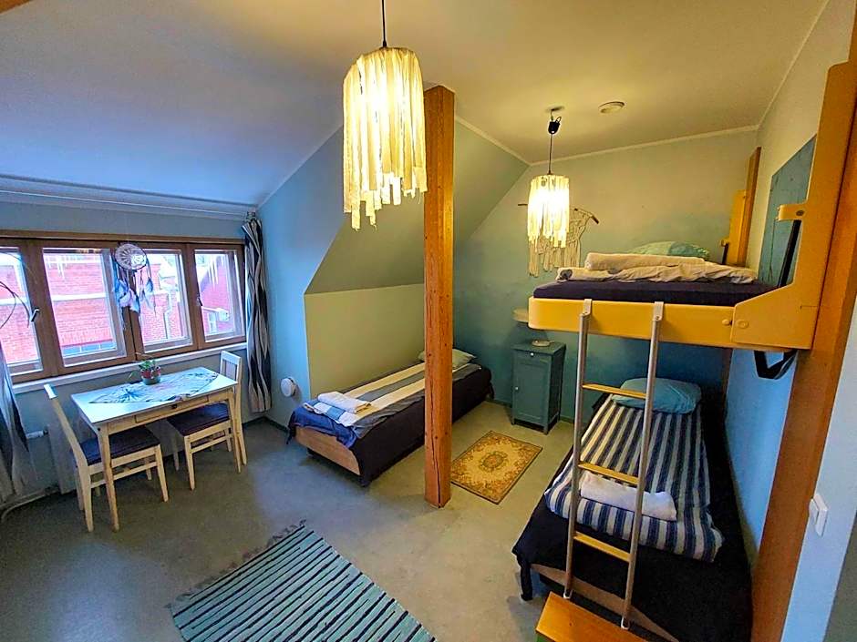 Looming Hostel