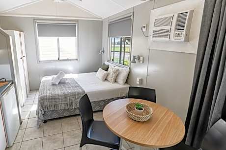 Standard Cabin (Studio) Shared Bathroom