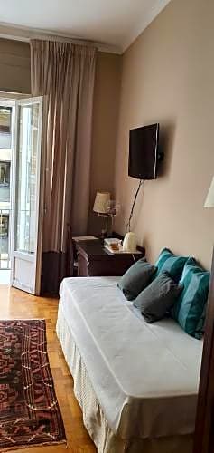 Smart Hotel Gallery House