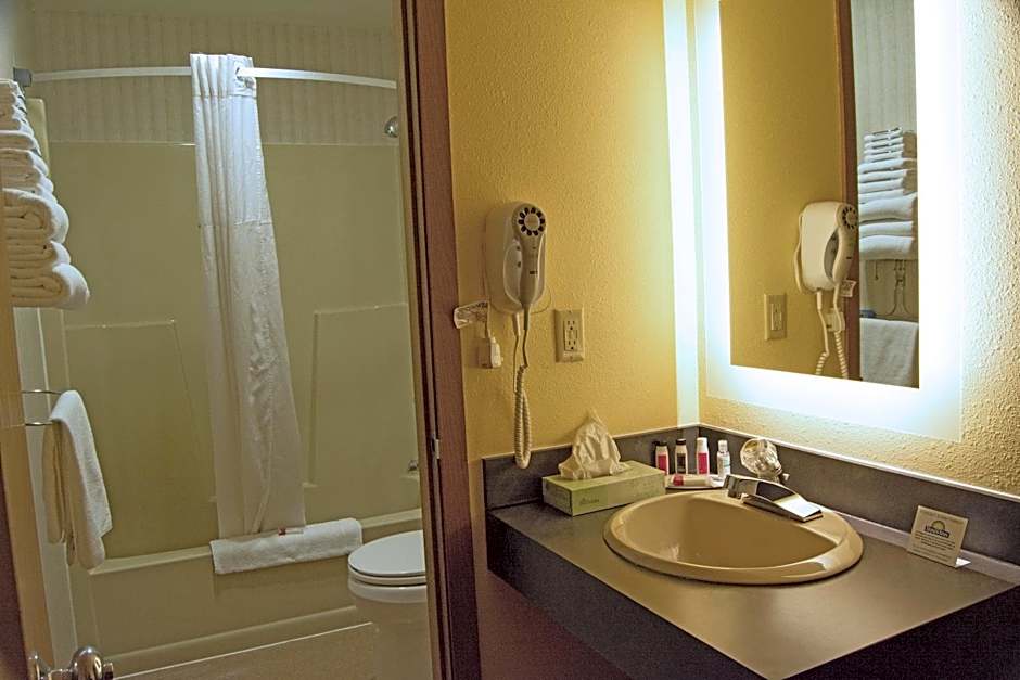 Days Inn by Wyndham Marquette
