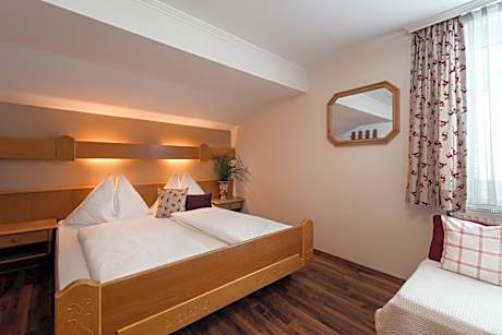 Three-Bedroom Apartment with Balcony (7 Adults)