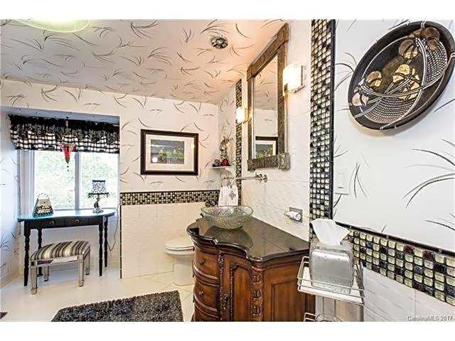 Matthews Manor Bed & Breakfast