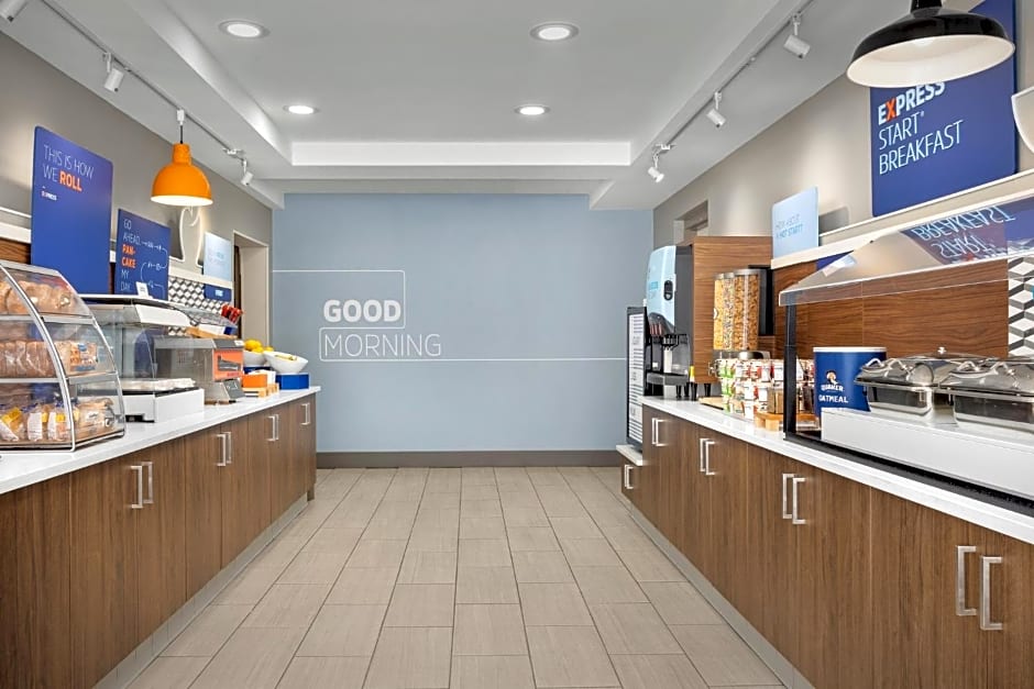 Holiday Inn Express Hotel & Suites Greensboro - Airport Area By IHG