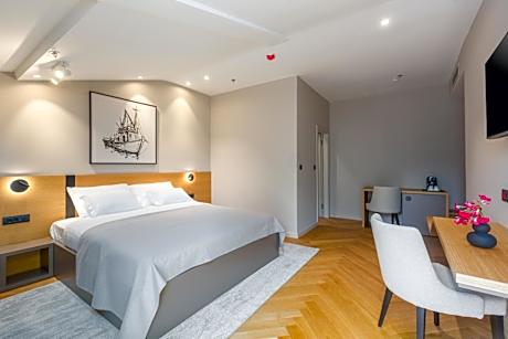 Double Room with Balcony (3 Adults)