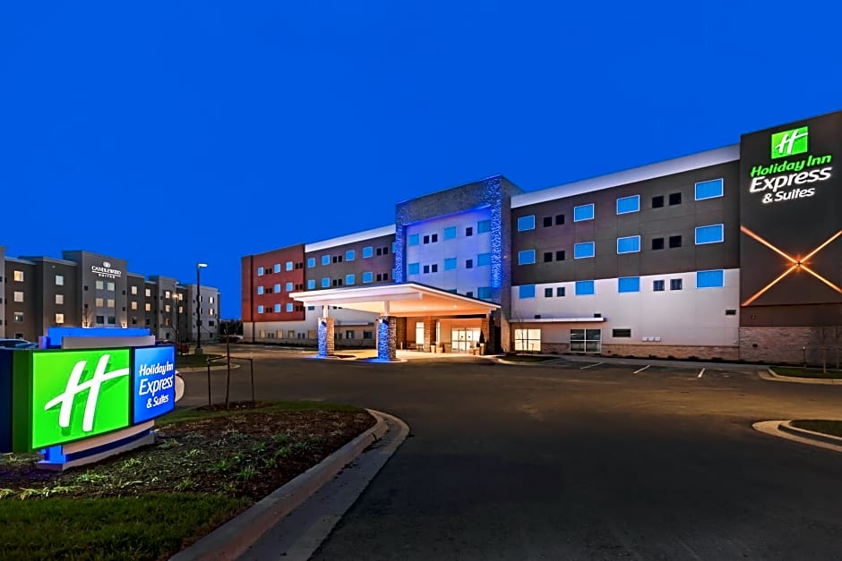 Holiday Inn Express & Suites - Lenexa - Overland Park Area, an IHG Hotel
