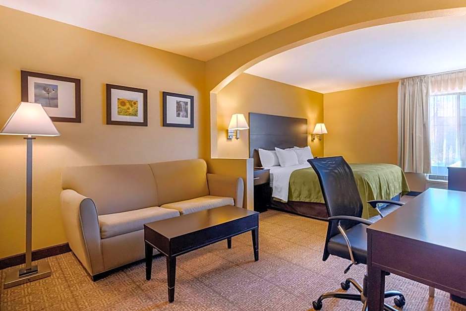 Quality Inn & Suites Lenexa Kansas City