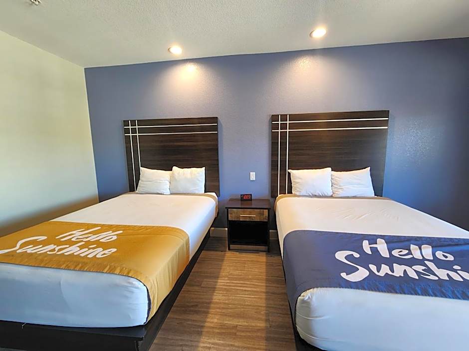 Days Inn & Suites by Wyndham La Porte