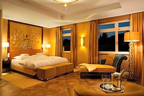 Penthouse Master Suite, 1 Bedroom Suite, 1 King, Skyline View, Balcony, Fireplace