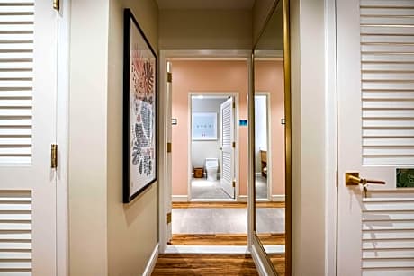 1 King Bed 2 Room Corner Suite W/ Balcony