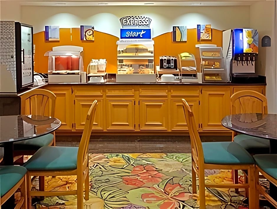 Holiday Inn Express Hotel & Suites Columbus By IHG
