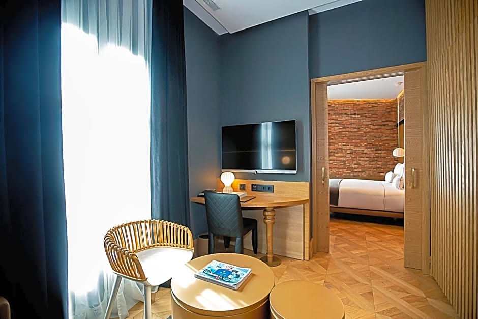 Monument Hotel