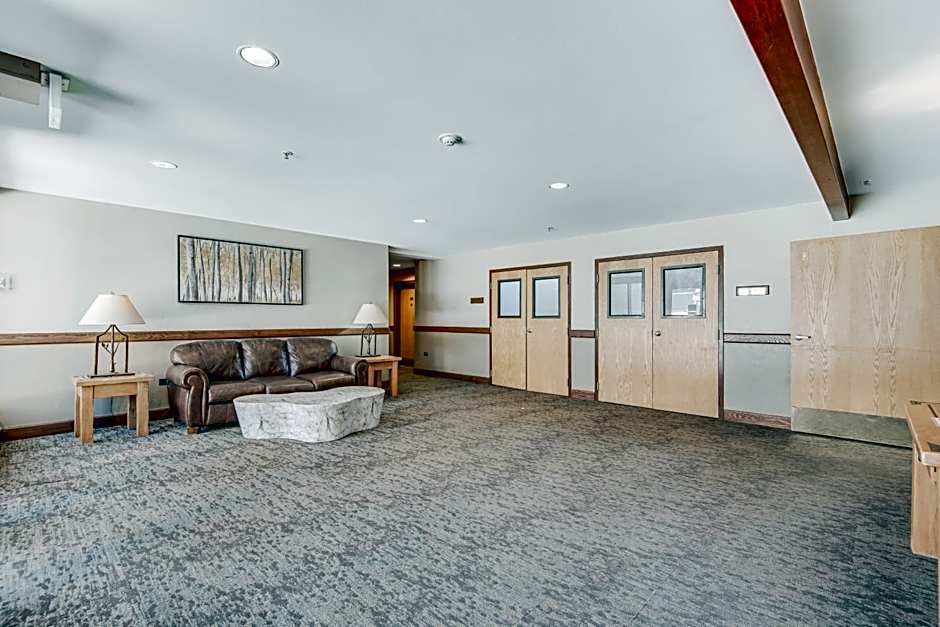 River Mountain Lodge