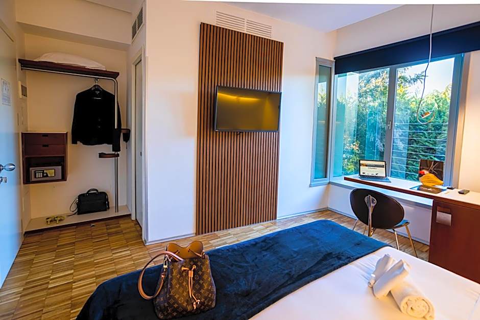 Black Hotel