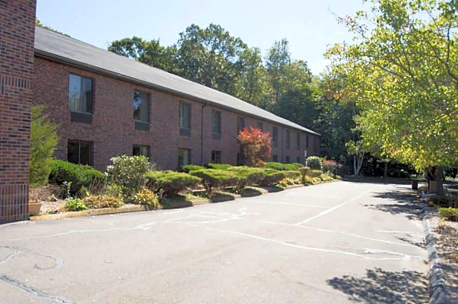 Days Inn by Wyndham Niantic Near Casinos
