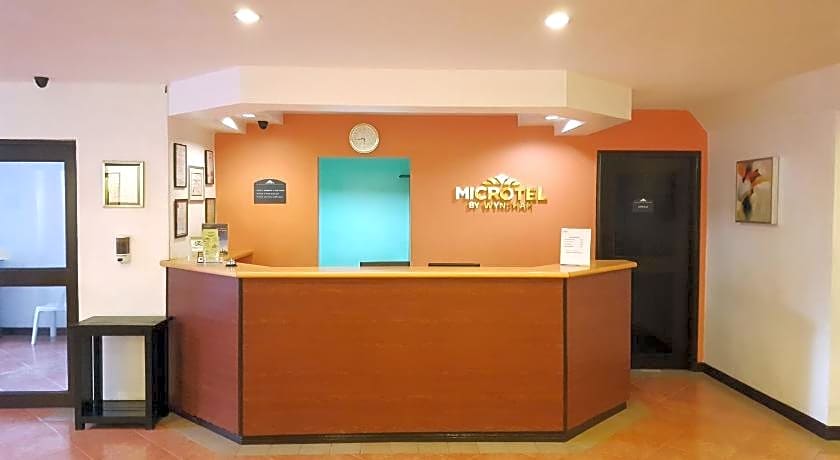 Microtel By Wyndham Eagle Ridge - Cavite