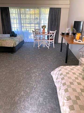 Lakeside Lodge Motel