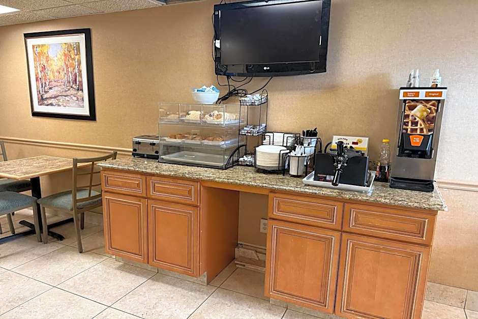 Wingate by Wyndham Livonia