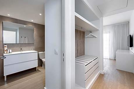 Junior Suite with Pool Access