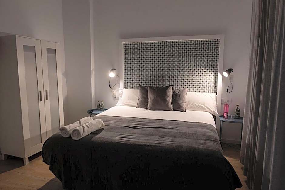 GOMEZ ROOMS